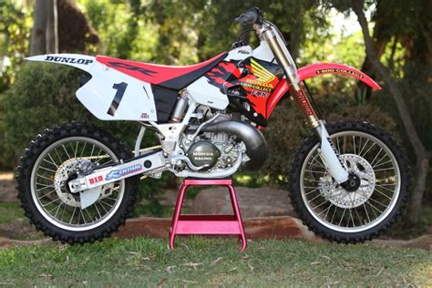 The honda cr 250 r model is a cross / motocross bike manufactured by honda. 1996 CR250 - McGrath Replica | BlockPassMX