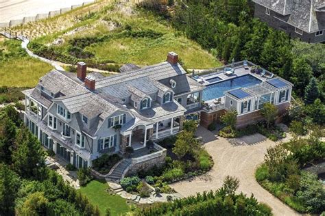 Tour A Shingle Style Hamptons Home Designed By Robert Am Stern