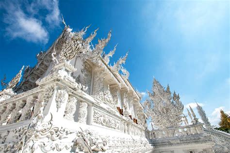 The temple outside the town of chiang rai attracts a large number of visitors, both thai and foreign, making it one of on may 5th 2014 a strong earthquake hit chiang rai. Wat Rong Khun -The White Temple of Chiang Rai: All You ...