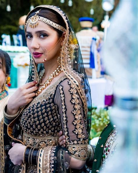 Pin By Ghana √ On Beautiful Mahira Mahira Khan Dresses Bridal Dresses Pakistan Pakistani