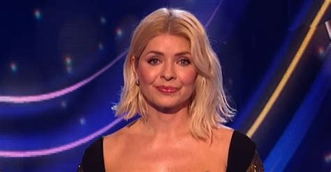 Dancing On Ice Holly Willoughby Distracts Fans With Unusual Dress
