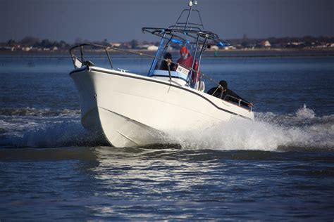 Barco De Pesca Profesional Ocqueteau Ostrea 800 Inboard Nuestra Gama