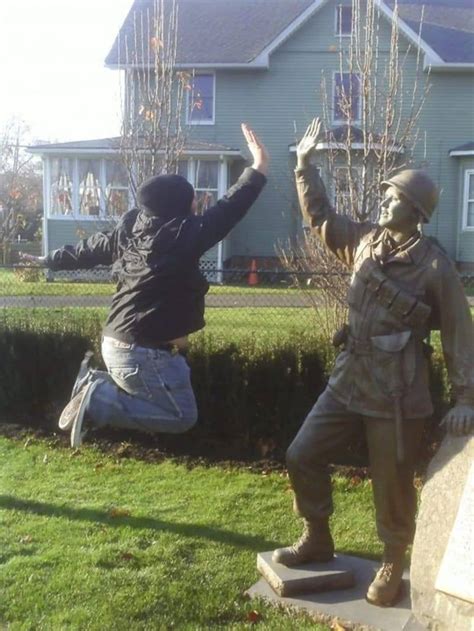 24 people who saw a statue as an opportunity… and they took it jokes etc nigeria