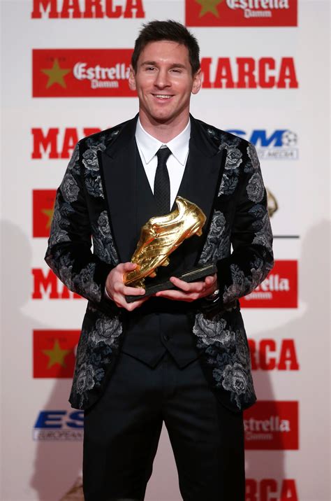 Lionel Messi Accepted A Big Soccer Award While Wearing A Flower Suit