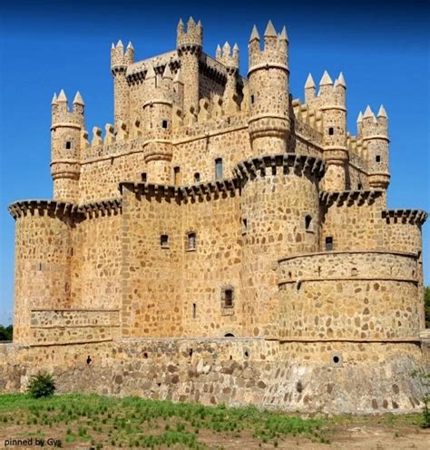 Castle Of Guadamur Toledo Spain Medieval Castle European Castles
