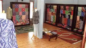 Sarimbit baju batik butik batik kami adalah salah satu toko busana batik online di indonesia.koleksi baju batik kami merupakan koleksi batik modern yang kami hadirkan dengan motif batik dan model batik yang elegant. Melestarikan Budaya Dengan Membuka Usaha Galeri Batik