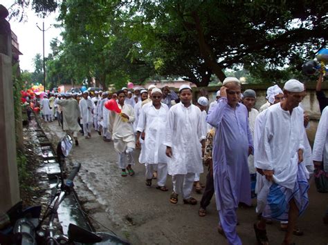 Kishanganj Celebrates Eid Ul Fitr Amidst Brisk Drizzle किशनगंज