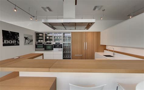Polaris offers modern, traditional, and transitional designs. Modern Kitchens Showroom Los Angeles