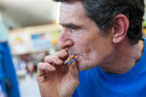 Smoking Proves Hard To Shake Among The Poor The New York Times