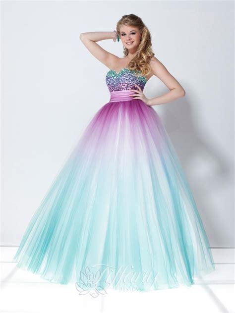 25 Stunning Prom Dresses Inspiration