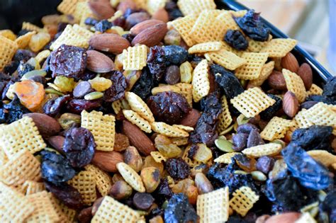 Trail Mix Recipes How To Make Homemade Trail Mix For Hiking