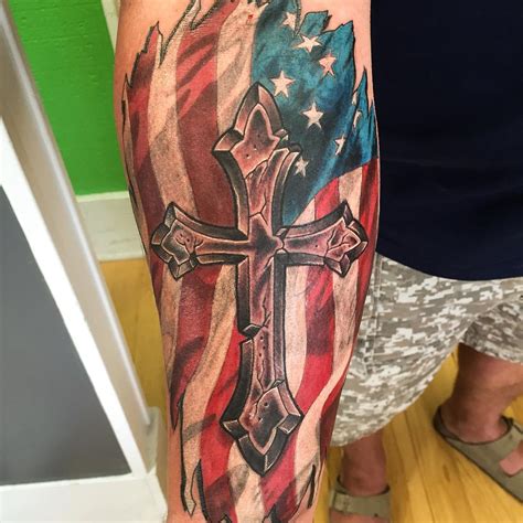 Since flags are mostly visualized as something mobile and something to look up to, tattoo artists also have the freedom on how they would go to illustrate the life and spirit of an american flag tattoo. 85+ Best Patriotic American Flag Tattoos — I Love USA (2019)