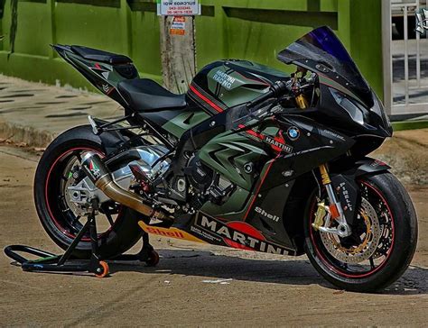 A brand, a team and a style that occupy a special place in the history of motor racing, not. 2016 BMW S1000RR Martini Racing | Motos deportivas, Motos ...