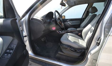 Applying the lever has a ratchet which holds it on automatically. 2002 BMW X5 3.0i automatic 4x4 - Cars for sale in Spain