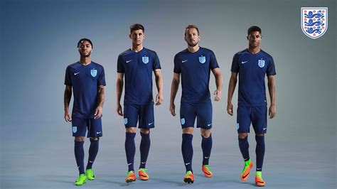 Everything from skins and kits, to gigantic face, logo and background megapacks and unbeatable football manager tactics. England Football Wallpaper 2019 - SportSpring