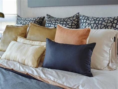From lowest to highest price, they are the estate, lux estate, lux estate hybrid and reserve models. How to choose a down pillow - what is the difference between different types of down? - The ...