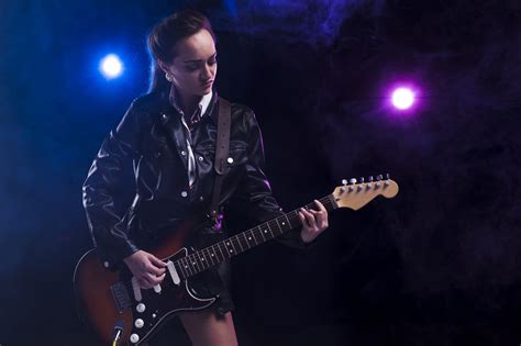 Worlds Best 13 Influential Female Guitarists Guitarist Academy