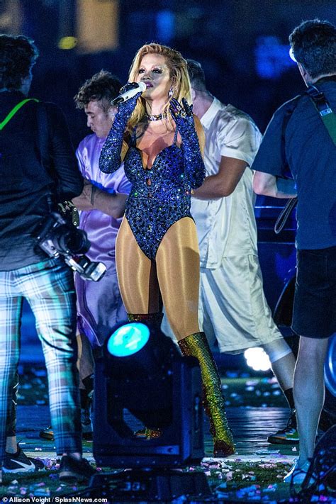 Rita Ora Elektrizon Australin Dhe P Rlotet Pas Koncertit Vala News