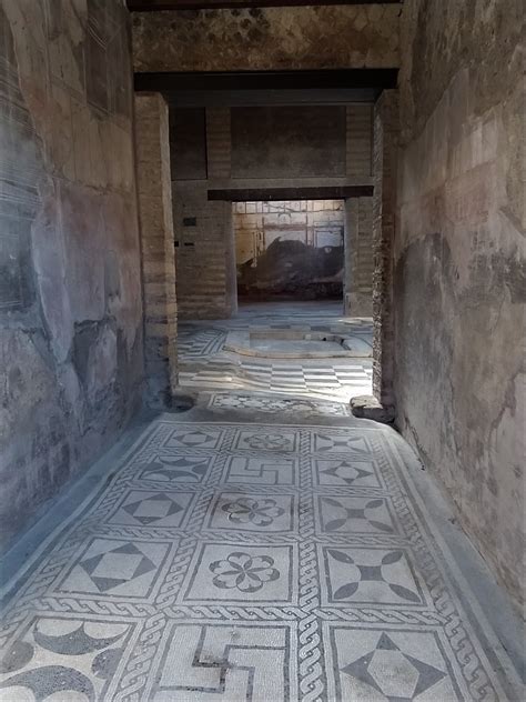 House Of The Mosaic Atrium Of Herculaneum · See Pompeii