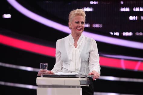 Unter der moderation von oliver pocher ist es das ziel der sendung möglichst viel geld für einen. Die 2 - Gottschalk & Jauch gegen ALLE Staffel 6 ...