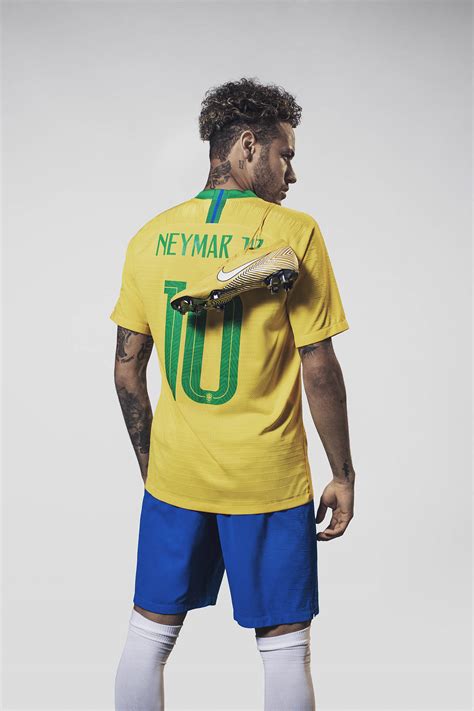 Pelé, neymar jr, vinícius jr e o cantor thiaguinho bateram um papo divertido sobre o documentário do rei pelé, disponível na netflix! OFICIAL: Neymar Jr rescinde contrato com a Nike » Mantos ...