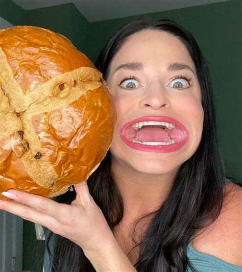 Woman With World S Biggest Mouth Admits Defeat To Giant Aldi Hot Cross Bun