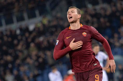 Profile of roma's edin dzeko, a bosnian with videos, career transfer history & 2021 stats. Stipendi calciatori Roma 2017-2018 in calo del 7% a 85 mln