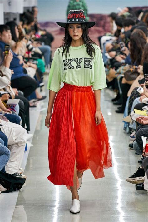 Kye News Collections Fashion Shows Fashion Week Reviews And More