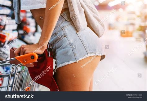 Hot Girl Legs Grocery Store库存照片1173077869 Shutterstock