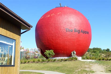 The first and second films of 'the kid from the big apple' are by three production, directed by director jess teong and chief producer stanley law. Photos de The Big Apple à Colborne (Ontario)