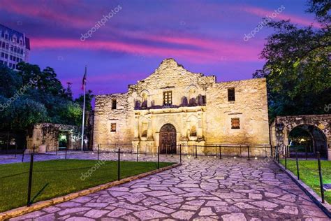 The Alamo At Dawn Stock Photo By ©sepavone 116957872