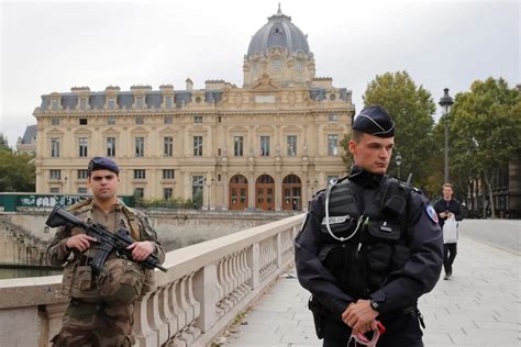 Ataque En París Qué Se Sabe Del Agresor Que Mató A Cuatro Compañeros