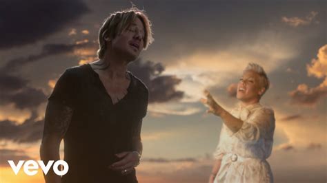 Breaking down all 6 keith urban recalls 'trainwreck' that ensued when he forgot the guitar solo in 'highway don't. Keith Urban with P!nk - One Too Many | Kinderfilmpjes