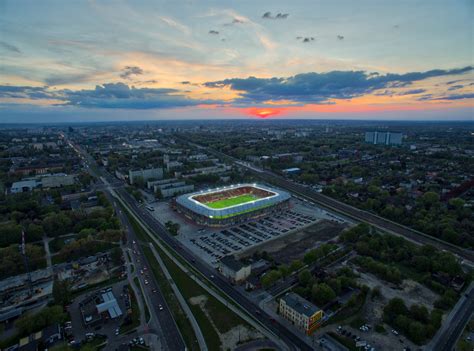 Widzew Stadion / Plik:Przystanek Widzew Stadion.jpg - Wikipedia, wolna