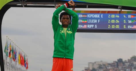 Video Ethiopian Olympic Marathon Runner Plans To Abscond After Making Anti Tplf Protest Sign
