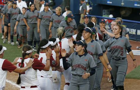 Watch The Key Plays In Game 3 Of Wcws Between Auburn And Oklahoma