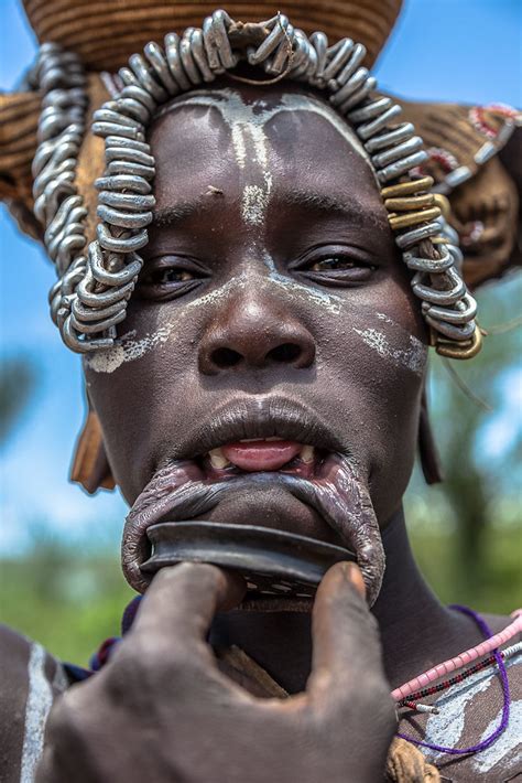 Mursi Tribe Woman With The Cut Lip The Mursi Tribe They Ar Flickr