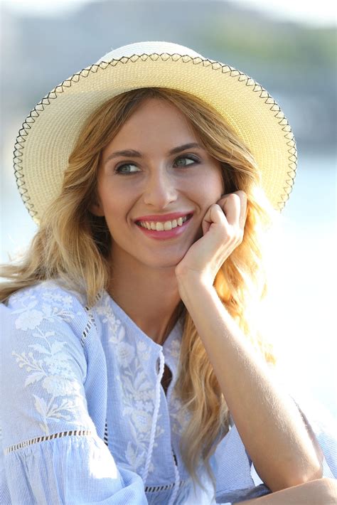 Johnson breastfeeds erik so that he can become more comfortable with girls. Cara Mell in Sultry Hot Summer_欧美/嘿咻_落花图鉴-落花网