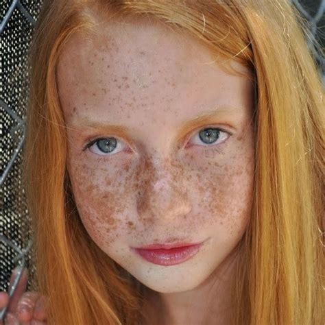 Taches De Rousseur Beautiful Freckles Beautiful Redhead Red Hair Freckles Freckles Girl