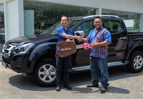 Here is sending you warm thoughts of a beautiful valentine's day filled with love and happiness around your partner, your best friend, your soul mate. Motoring-Malaysia: Two Isuzu D-Max Owners Win... An Isuzu ...
