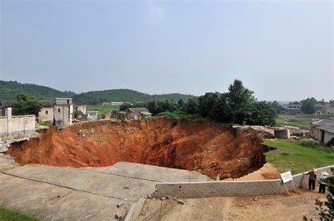 Further feet to meters calculations. Giant Sinkhole Photos - Business Insider