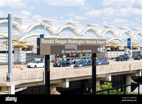 Ronald Reagan Airport Plane Hi Res Stock Photography And Images Alamy