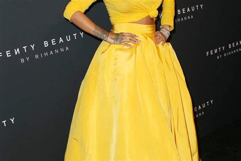 Rihanna Plus Belle Et Sexy Que Jamais Dans Un Ensemble Dévoilant Sa