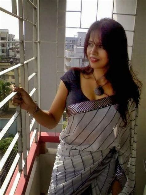 Desi Beautiful Indian Hot Housewife In Saree Photos Desi Girls