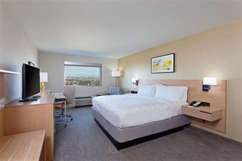Onsite parking is offered for a fee. HOLIDAY INN LOS ANGELES - LAX AIRPORT $79 ($̶1̶5̶4̶ ...