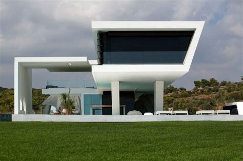 Wonderful Futuristic House Design With Beautiful Nature Ideas
