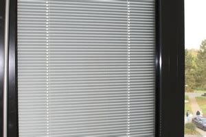 Der innovative sonnenschutz im scheibenzwischenraum. Multifunktionsglas mit integrierter Jalousie - Deutsche BauZeitschrift