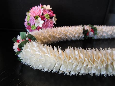 Hawaiian Ribbon Lei White Carnation With Flowers White Carnation