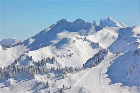 Les gets has 45 lifts within its 320 hectares of terrain that is suitable for beginner and intermediate levels, including terrain park enthusiasts. Les gets - Arts et Voyages