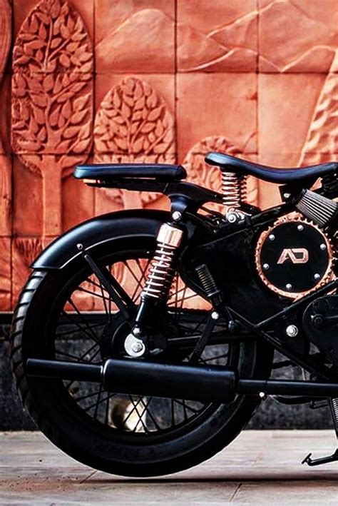 Explore the other half of your riding story with the new classic stealth black 500 and gunmetal grey 350. Modified Black-Copper Beauty | Royal Enfield Classic 350 ...